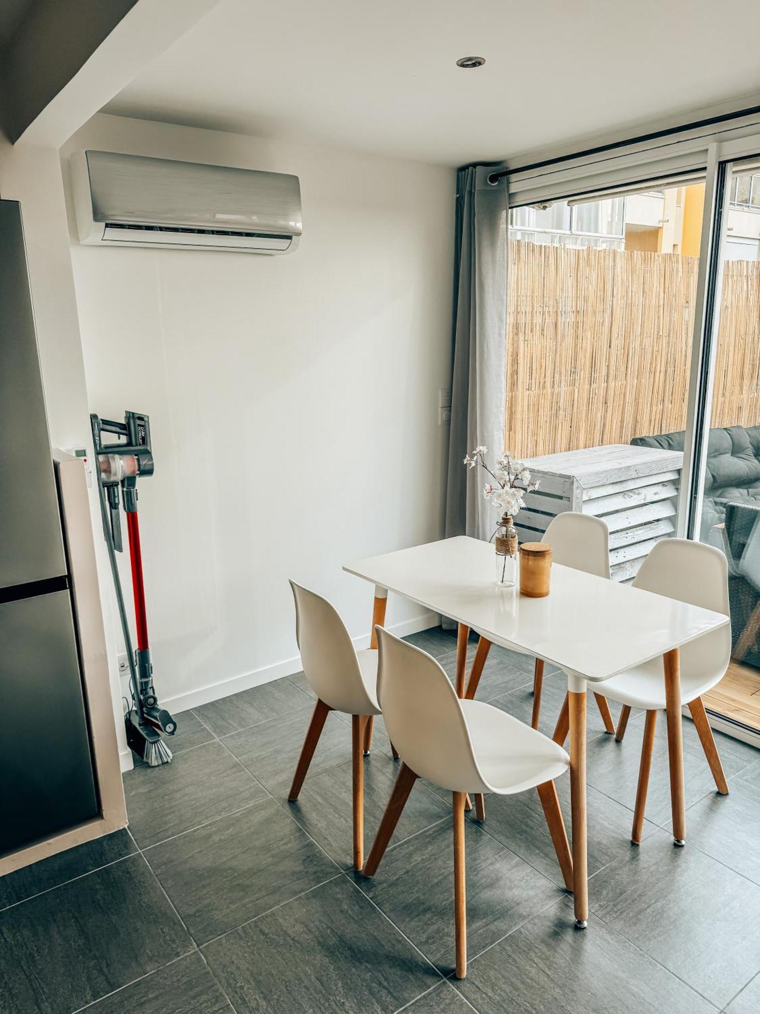 House 100m Plage, Sur Le Port. Appartement *