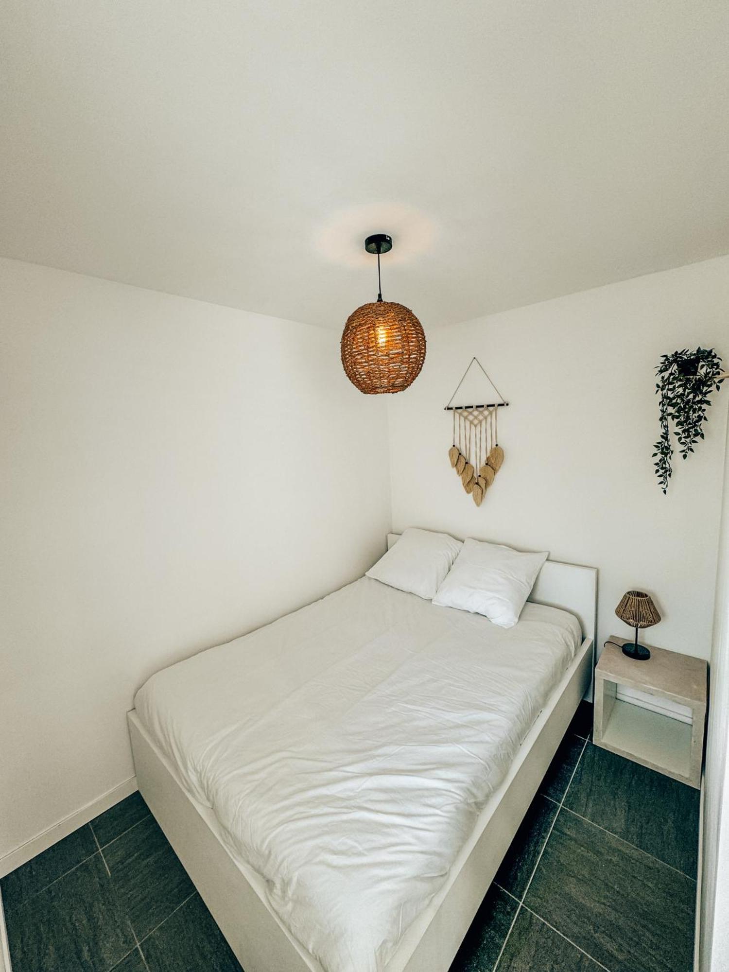 House 100m Plage, Sur Le Port. Appartement *