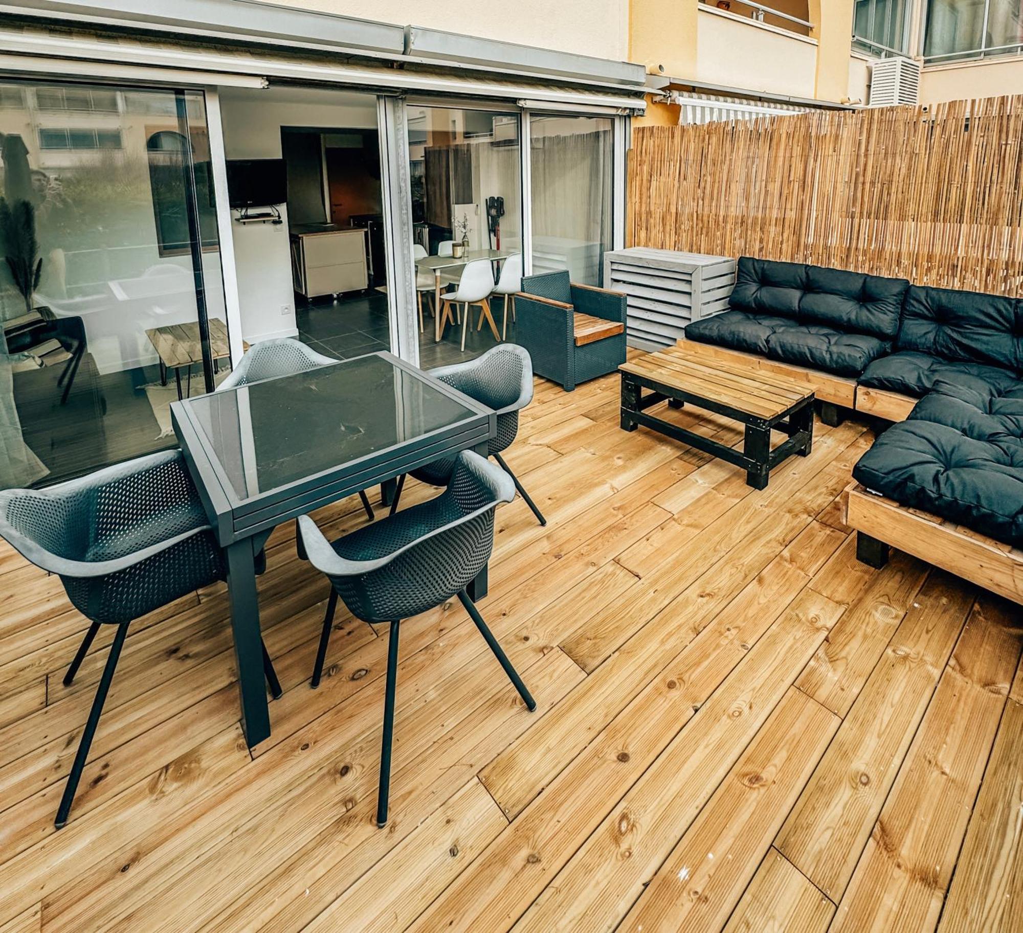 House 100m Plage, Sur Le Port. Appartement *