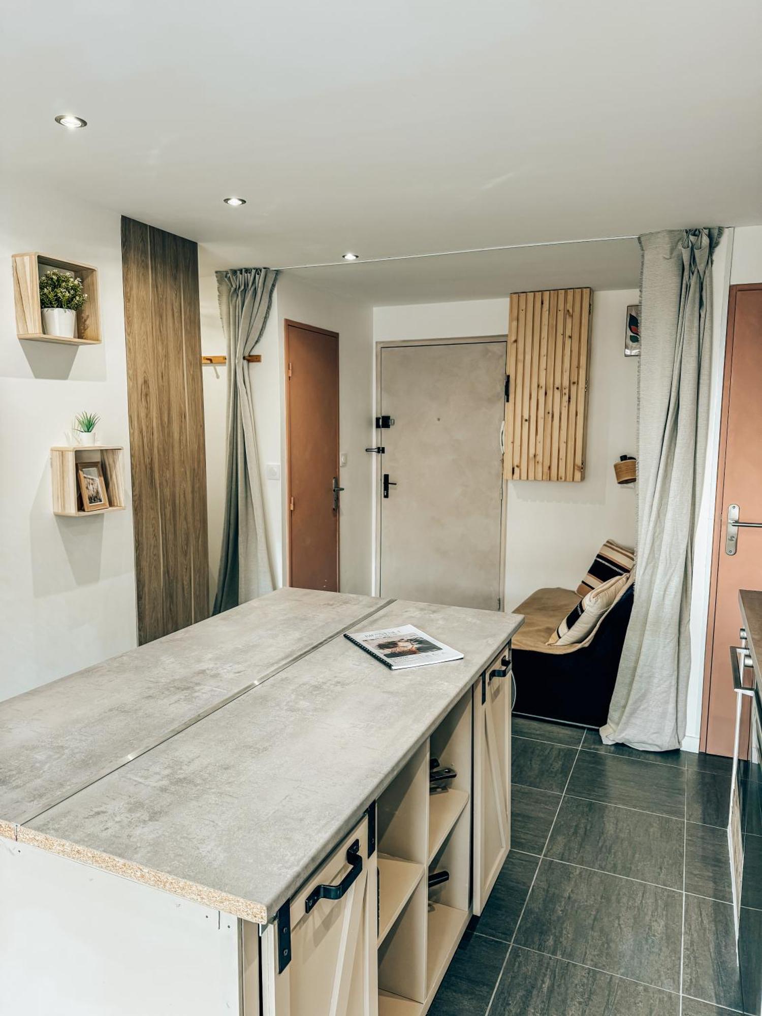 House 100m Plage, Sur Le Port. Appartement