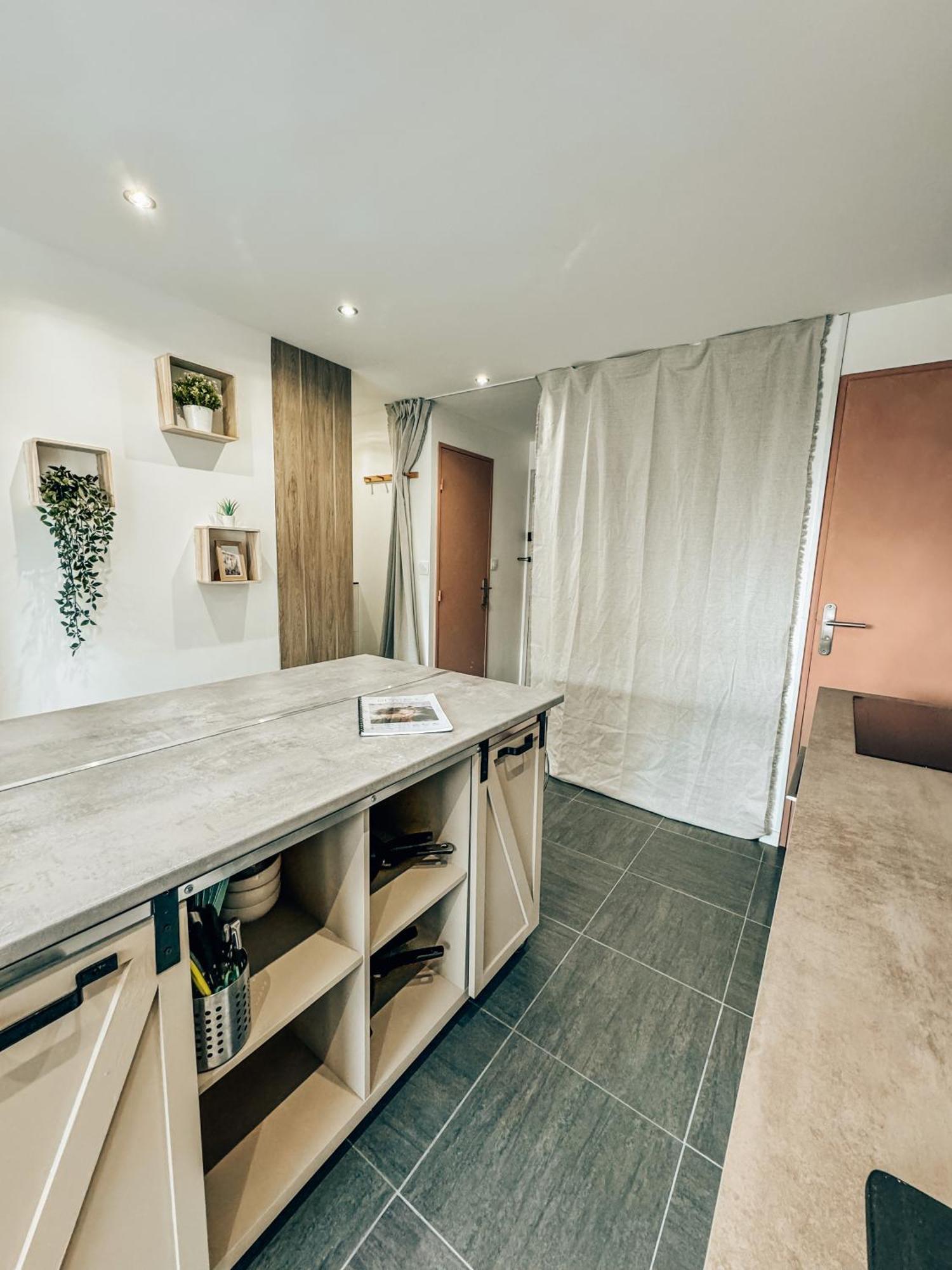 House 100m Plage, Sur Le Port. Appartement *